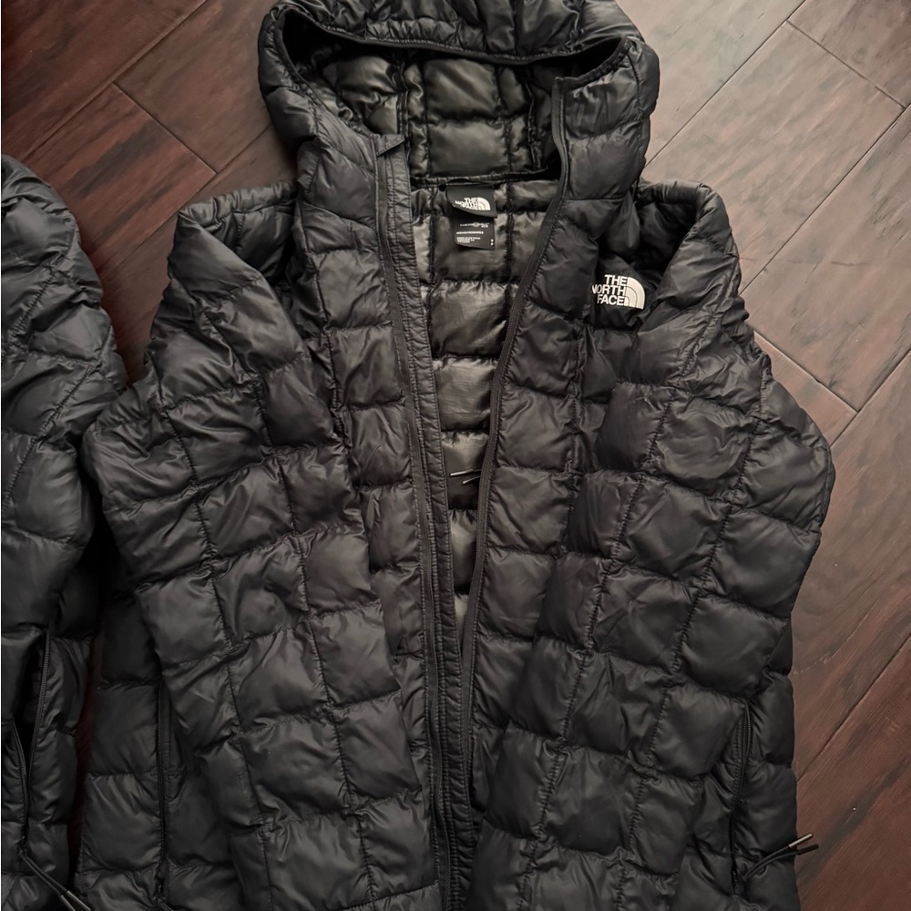 The North Face Men’s THERMOBALL Hooded Jacket Black. - Picture 2 of 5